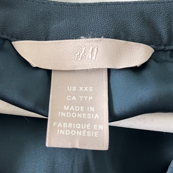 H&M Pintuck Flutter Sleeve Tie Waist Navy Chiffon Dress XXS - Picture 8 of 9